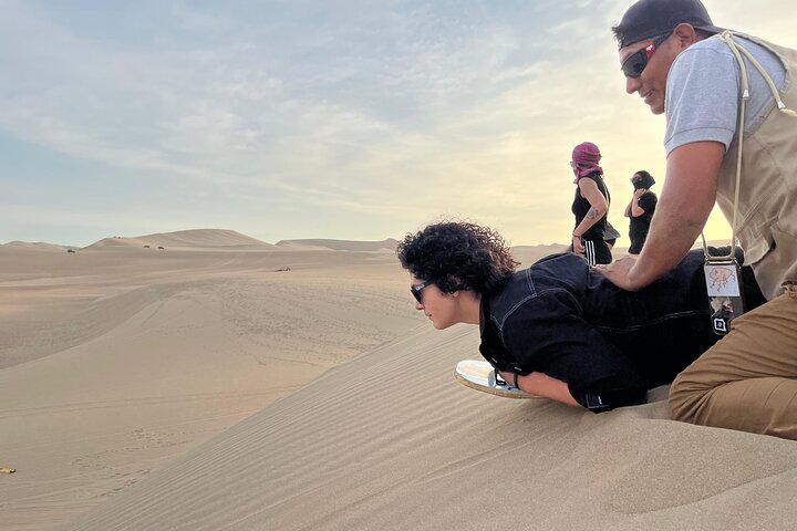 Desde Ica o Huacachina: Experiencia del pisco y vino, y buggy al atardecer
